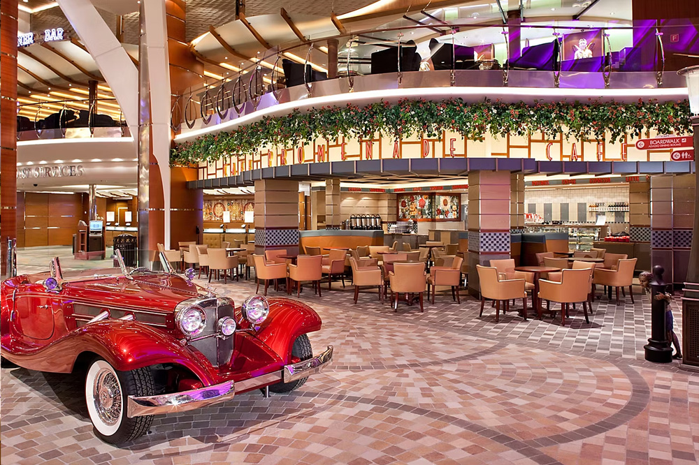 Anthem Of The Seas: Кафе Promenade