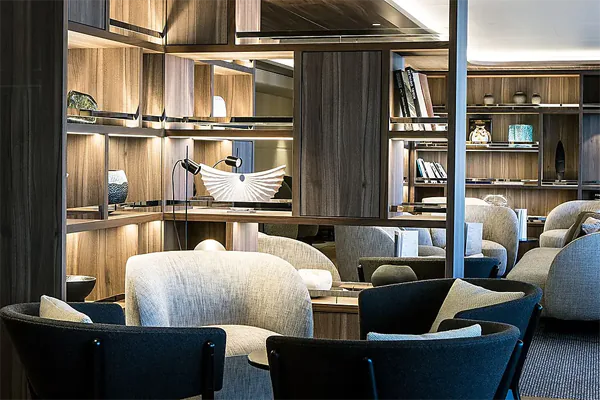 The main lounge - палуба 5