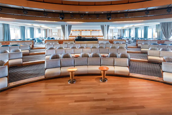 The Grand Salon - палуба 5