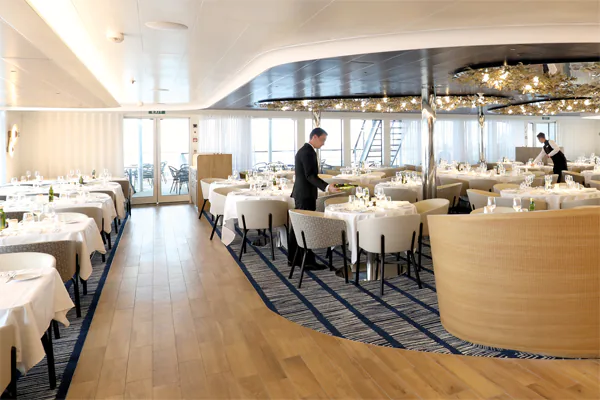 Гастрономический ресторан Le Nautilus - палуба 4